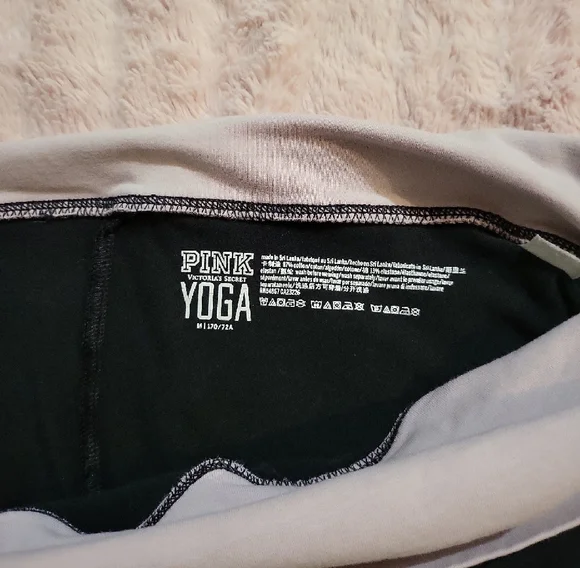 PINK Victoria's Secret YOGA Women's Black and Gray Logo Leggings - Picture 2 of 8